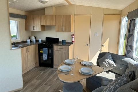 2 bed property, in Manor Park Caravan Site, £26,495