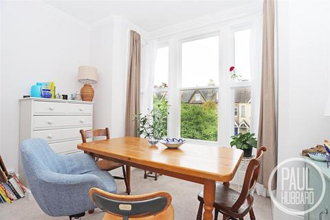 3 bed property, in London Road South, £290,000