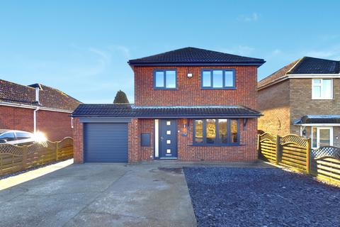 3 bed property, in Navigation Lane, £295,000