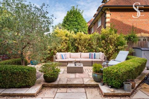 5 bed property, in Harcourt Hill, £1,600,000