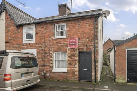 2 bed property, in Old Acre Road, £290,000