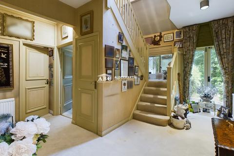 3 bed property, in Aylmer Drive, £2,995,000