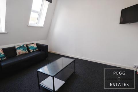 2 bed property, in Tor Hill Road, £70,000