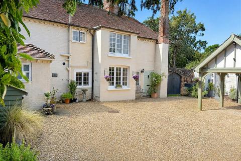 2 bed property, in Mill Road, £475,000
