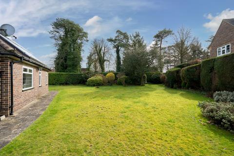 3 bed property, in Homefield Road, £900,000