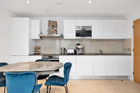 2 bed property, in Emporium Court, £350,000