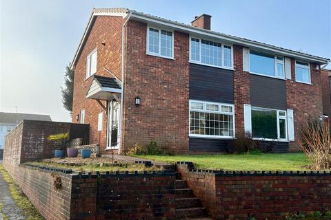 3 bed property, in Mount Gardens, £270,000