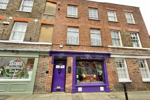 2 bed property, in Market Street, £165,000