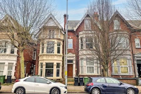 1 bed property, in London Road, £70,000