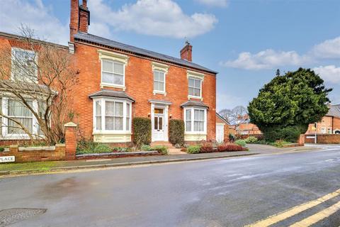 6 bed property, in Albert Place, £650,000