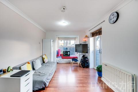 2 bed property, in Wesley Avenue, £360,000