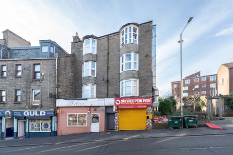 2 bed property, in Hilltown, £70,000