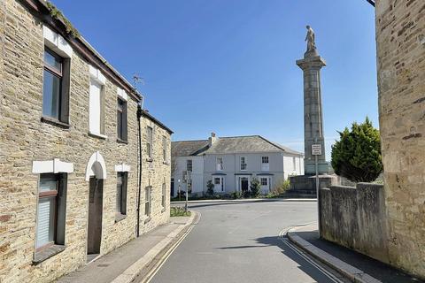 3 bed property, in Truro, £250,000