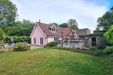 4 bed property, in Paston Road, £535,000