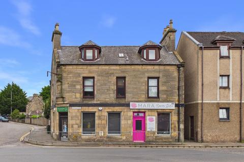 3 bed property, in South Street, £320,000