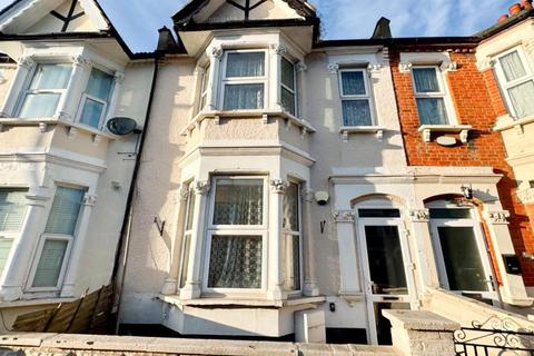4 bed property, in Nova Road, £475,000
