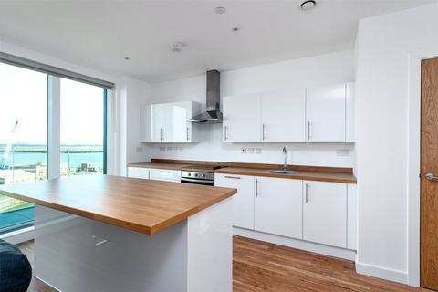 1 bed property, in Chatham Waters, £215,000