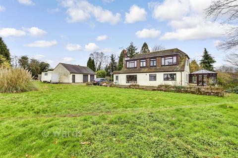3 bed property, in Fairbourne Lane, £850,000