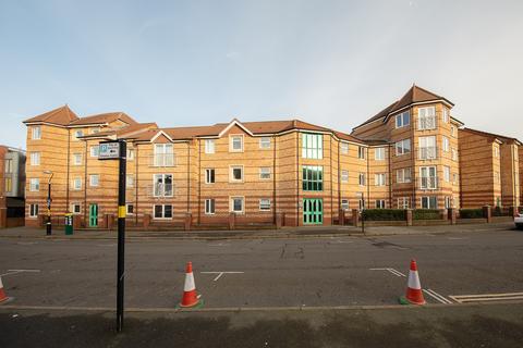 2 bed property, in Chamberlain Court, £160,000
