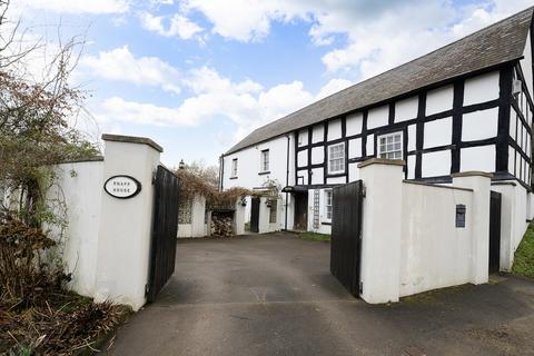 5 bed property, in Longhope, £400,000