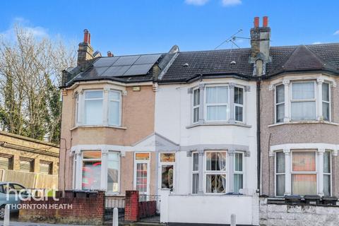 3 bed property, in Whitehall Road, £410,000