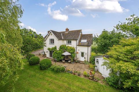4 bed property, in Greylake, £750,000