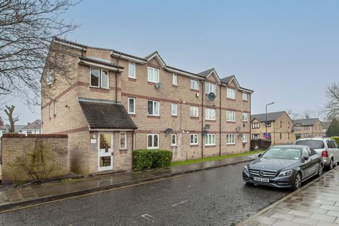 1 bed property, in Brewery Close, £249,950