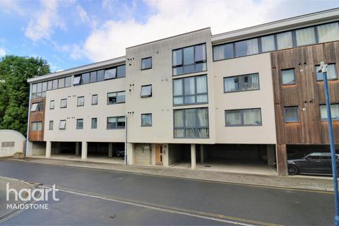 1 bed property, in Clifford Way, £140,000