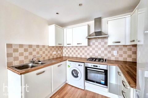 1 bed property, in Clifford Way, £140,000