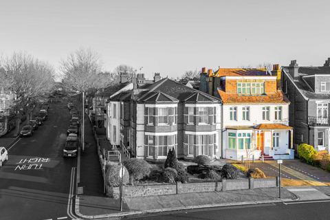 5 bed property, in Westcliff Parade, £700,000