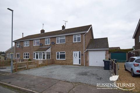 3 bed property, in Briar Close, £279,995