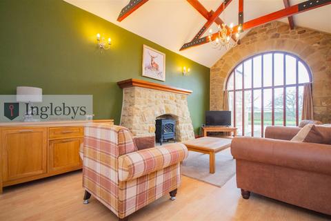 2 bed property, in Endeavour Cottage, £275,000