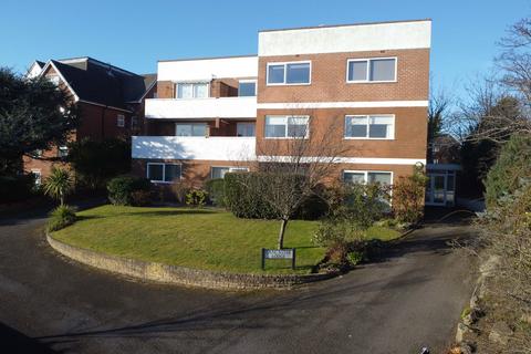 2 bed property, in Lancaster Lodge, £150,000