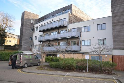 2 bed property, in Coral House, £299,950