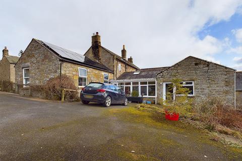6 bed property, in Wayside & Honeysuckle Cottages, £275,000