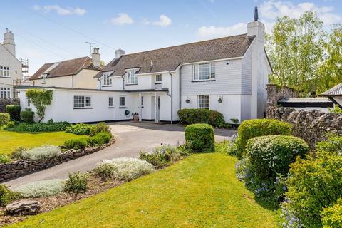 3 bed property, in East Street, £675,000