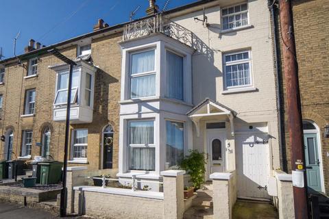 7 bed property, in Cowes, £295,000