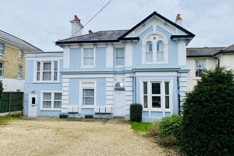 1 bed property, in Ashey Road, £107,500
