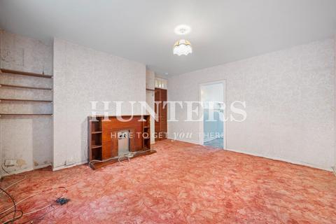 2 bed property, in Dibdin, £425,000