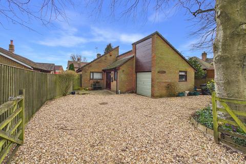 3 bed property, in New Road, £525,000