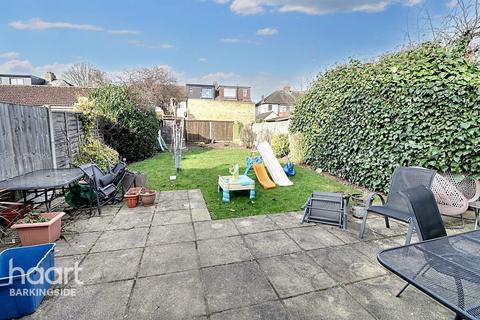 3 bed property, in Stradbroke Grove, £550,000