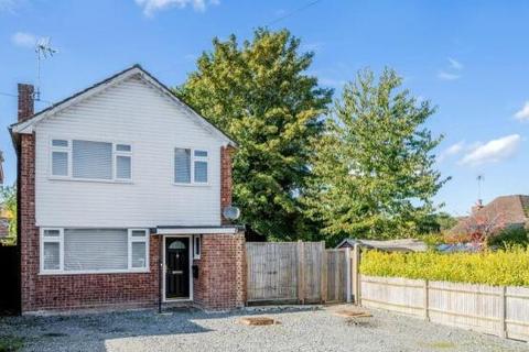3 bed property, in Orchard Road, £695,000