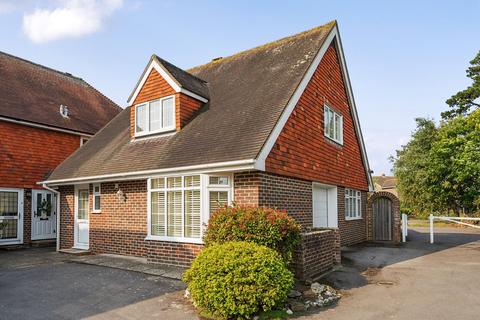 3 bed property, in Tithe Barn Court, £475,000