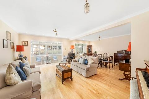 5 bed property, in Warbank Lane, £1,070,000