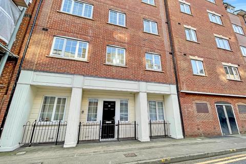 1 bed property, in The Elms, £135,000