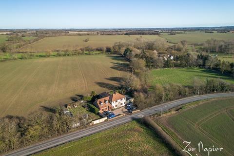 6 bed property, in Rivenhall, £850,000