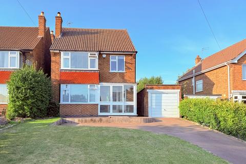 3 bed property, in Main Street, £375,000