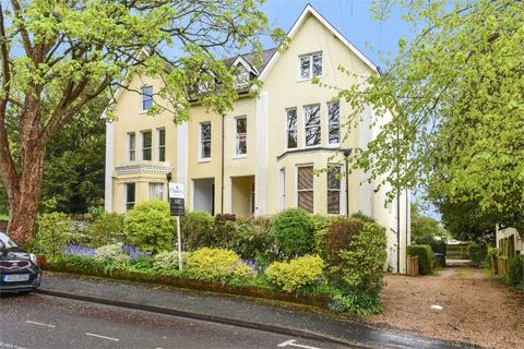 1 bed property, in Christchurch Road, £190,000
