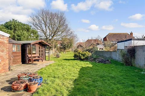 3 bed property, in Chestfield Road, £450,000