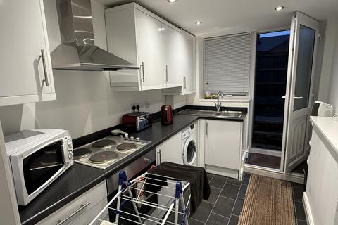 3 bed property, in Beckett Road, £250,000